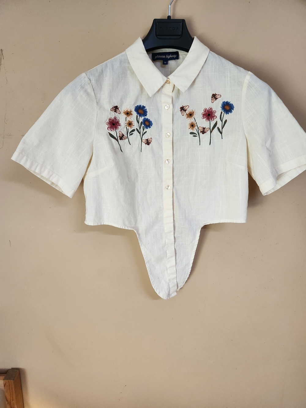 Cream Cropped Waist Tie Shirt with Floral Embroidery